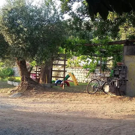 S'imbragu Farm Bed & Breakfast