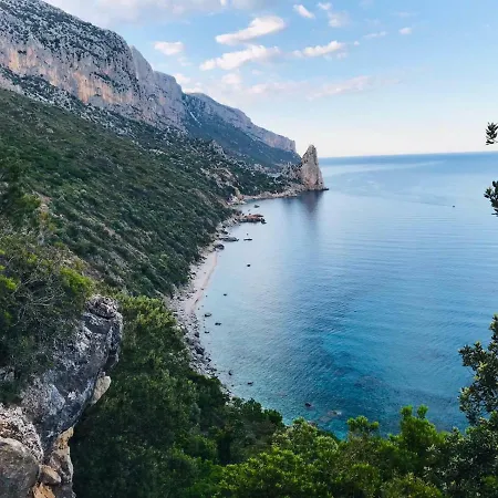 לינה וארוחת בוקר S'imbragu Farm 3*