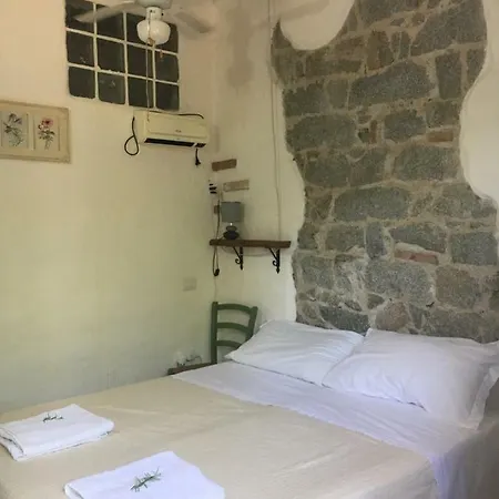 S'imbragu Farm לינה וארוחת בוקר