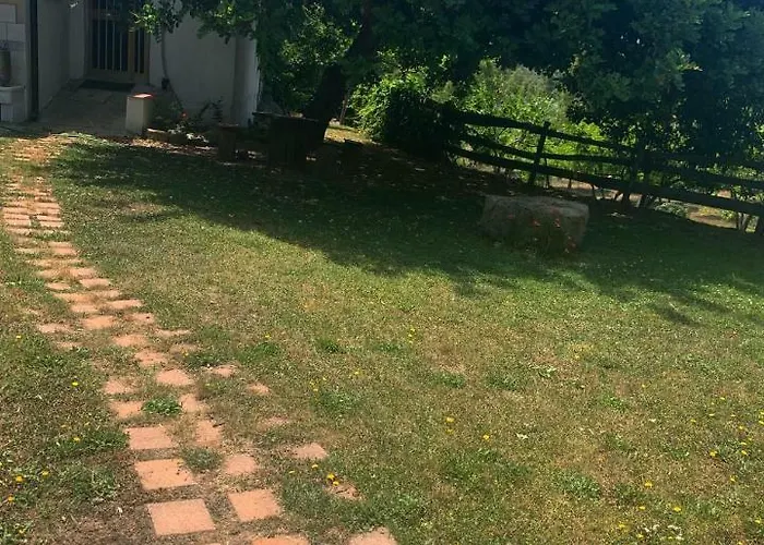 Oda ve Kahvaltı S'imbragu Farm 3*