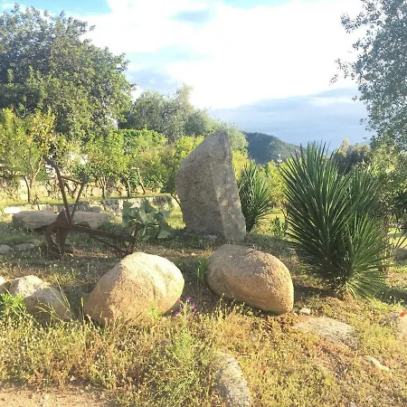 Bed & Breakfast S'imbragu Farm